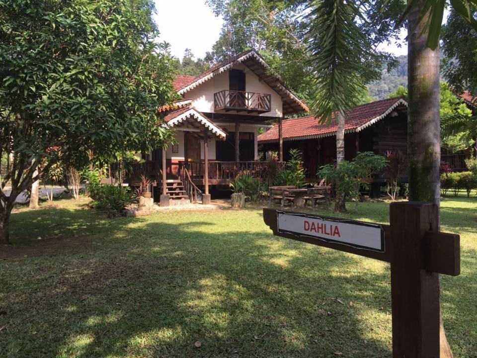 Rustic Chalet - Dahlia N Mawar At Sedim Vista 쿨림 외부 사진