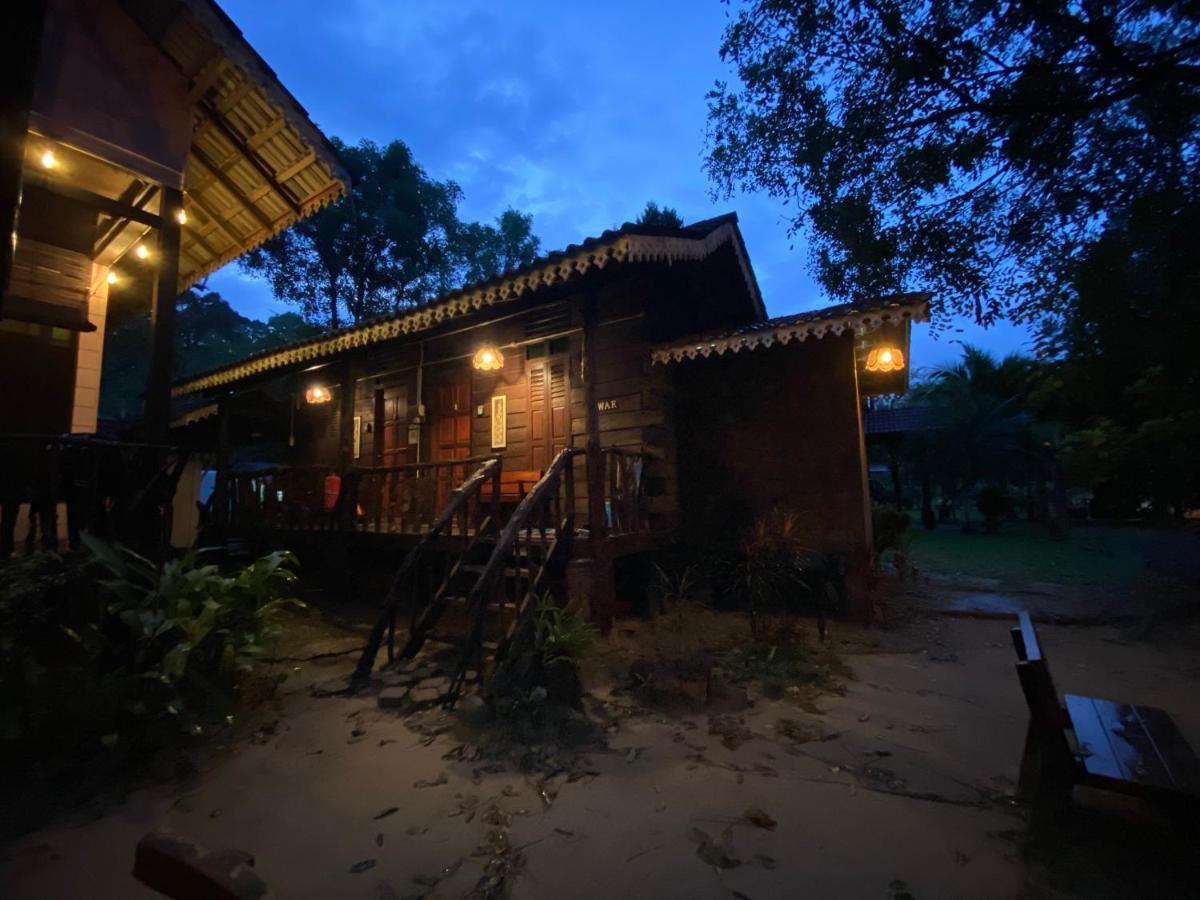 Rustic Chalet - Dahlia N Mawar At Sedim Vista 쿨림 외부 사진